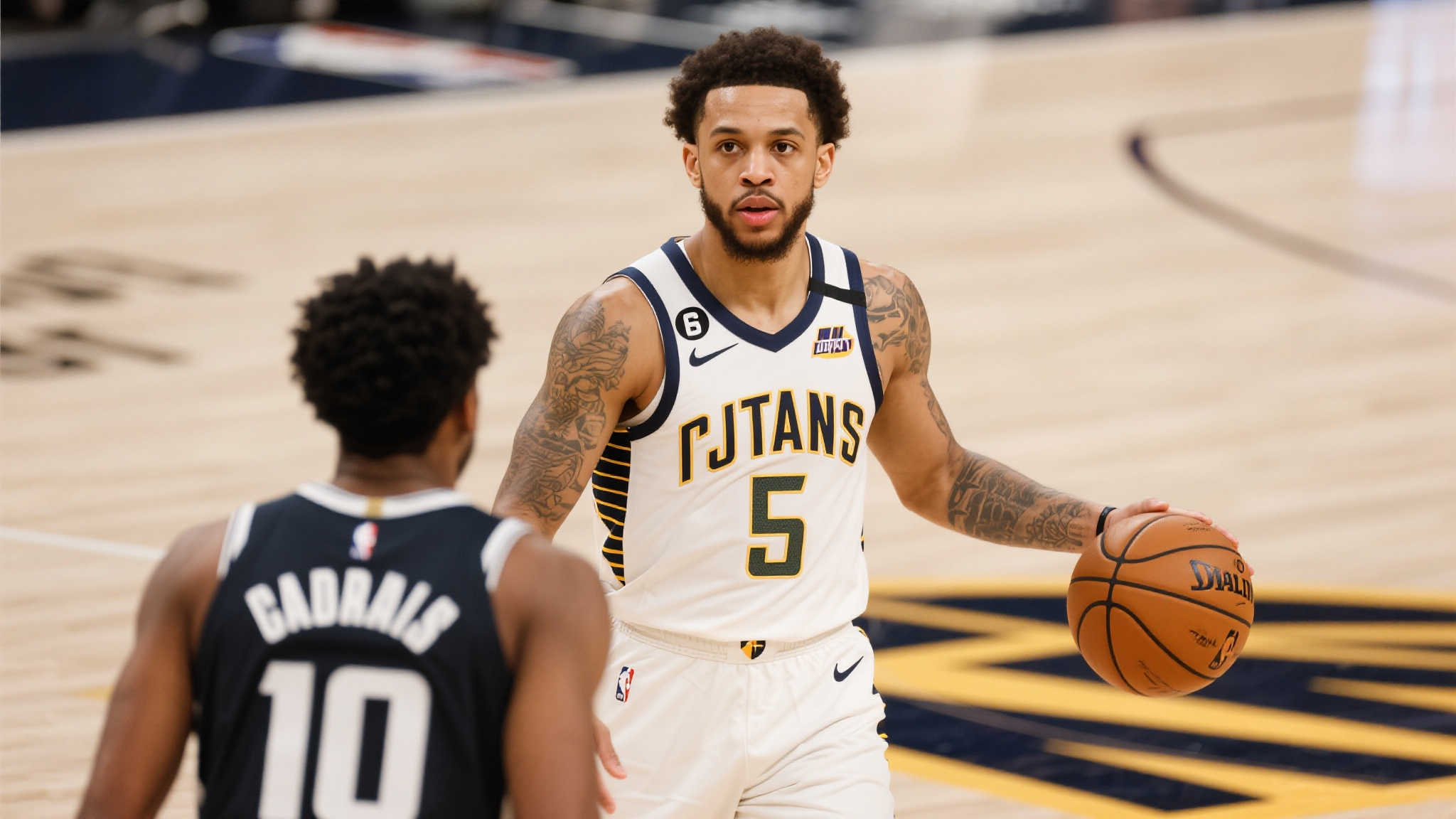 奇才麦康奈尔场均11+5,11年前巴里亚数据如何? TJ·麦康奈尔是一名天生具备团队性思维的控卫,以冷